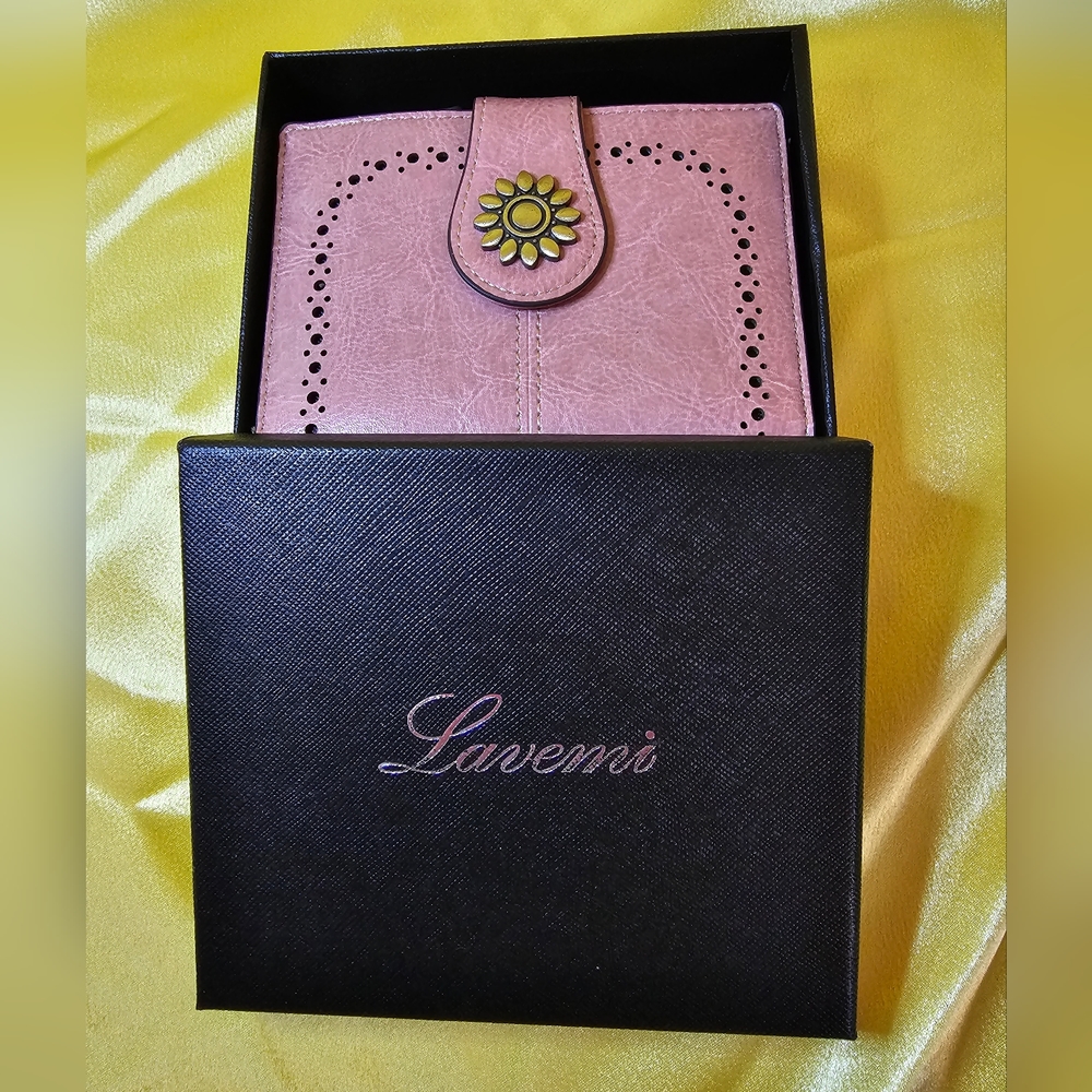 Lavemi Womens Leather Wallet Small Compact RFID Blocking Credit Card Case Purse